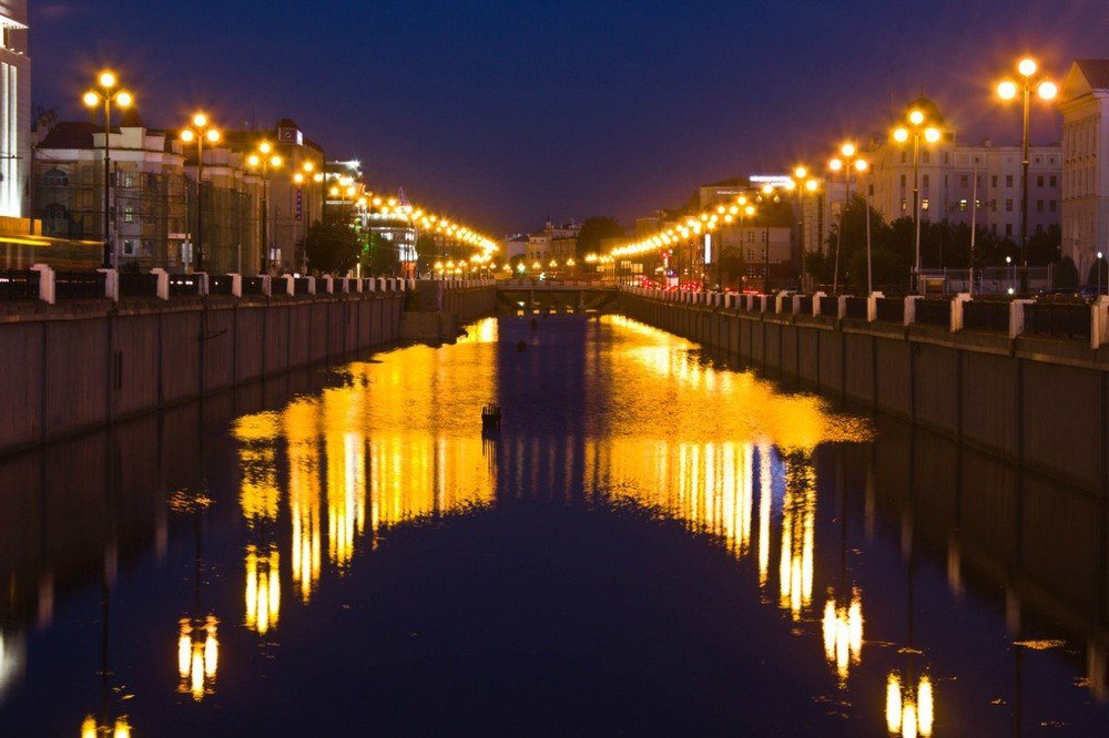 Река в Казани ночью