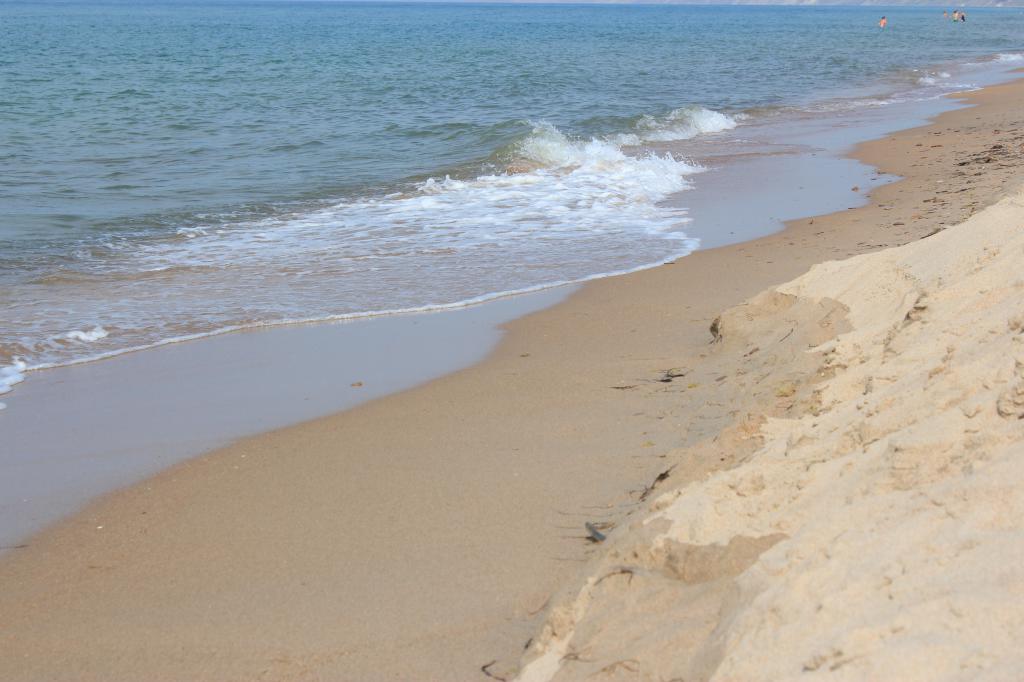 Волны и песок