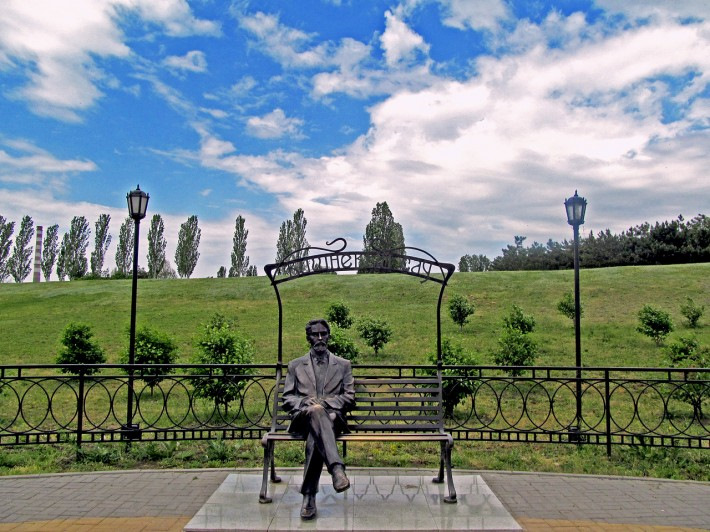 Памятник чехову