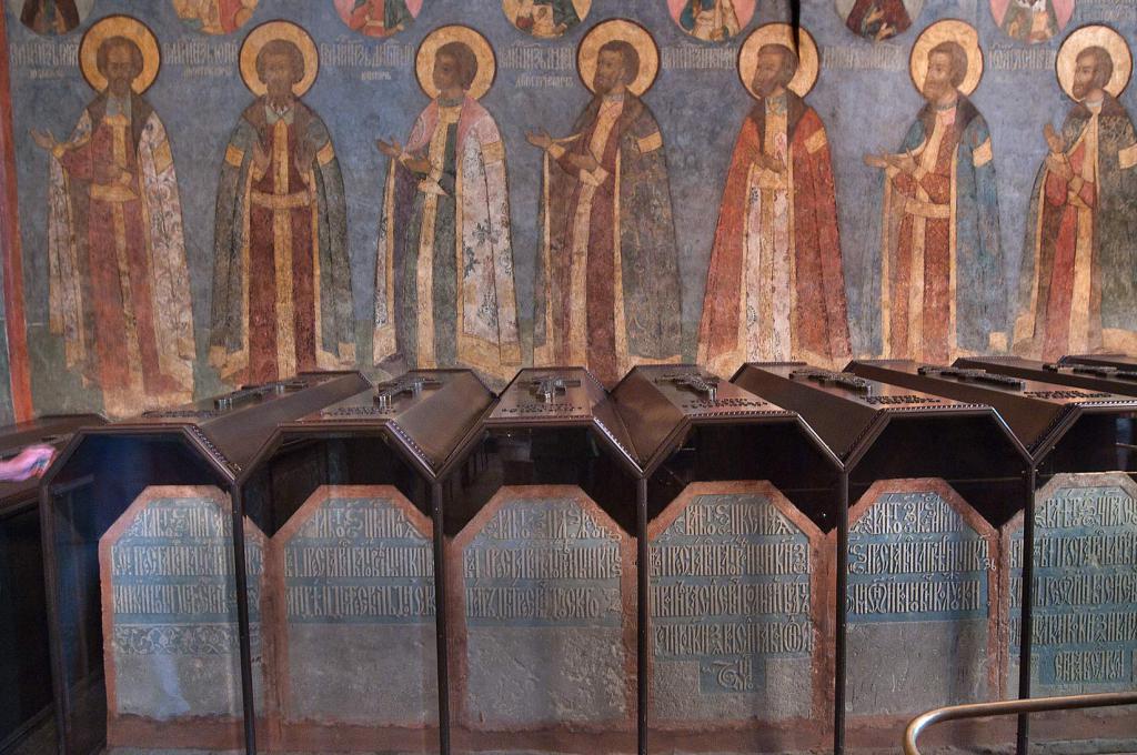 Могилы русских царей в соборе