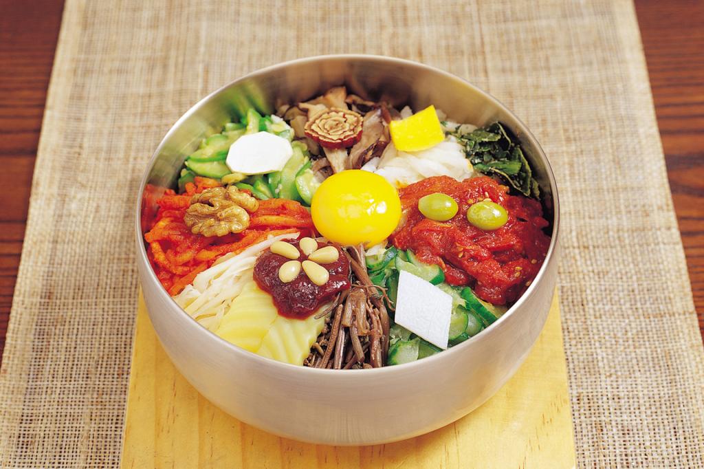 корейское блюда бибимбап
