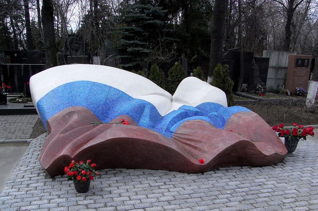 Памятник Б.Ельцину