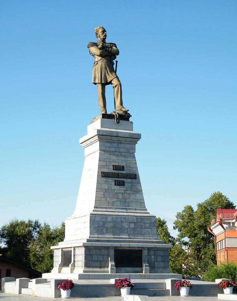 памятник графу Муравьеву-Амурскому