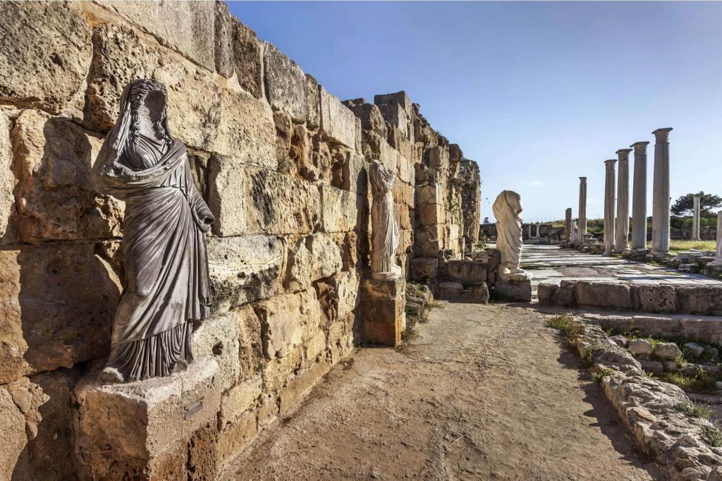 Руины и статуи Саламиса