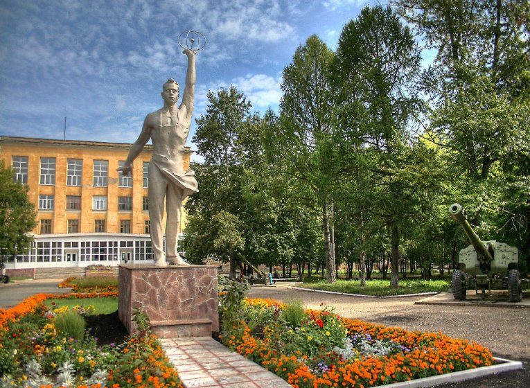 Памятник вечному студенту в Ижевске