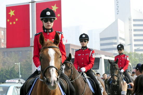 Женская конная полиция