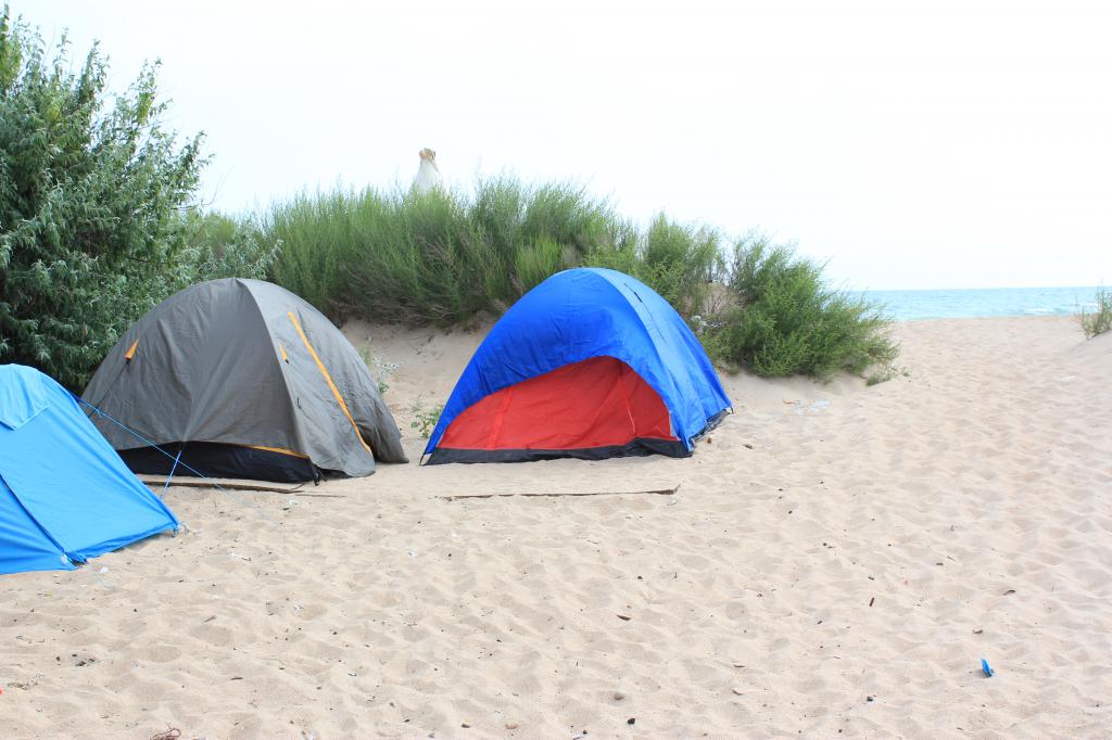 Палатки на море