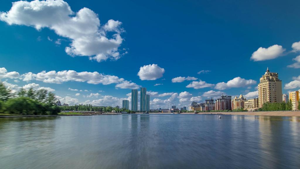Астана: вид на Набережную