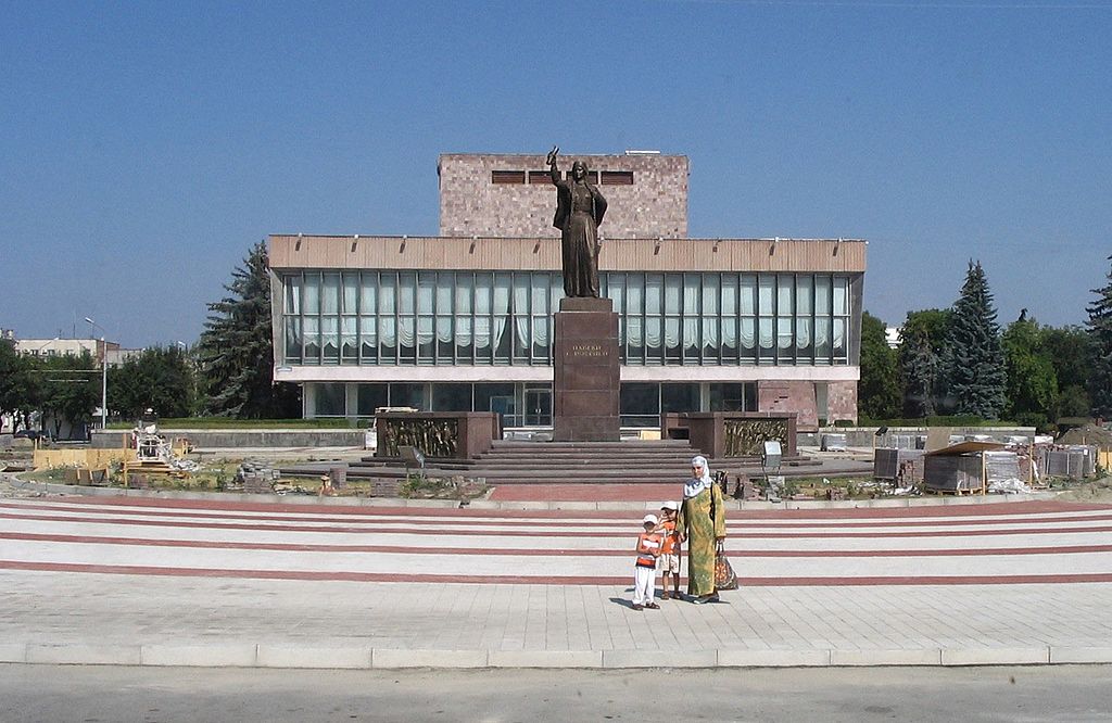 монумент "Навеки с Россией"