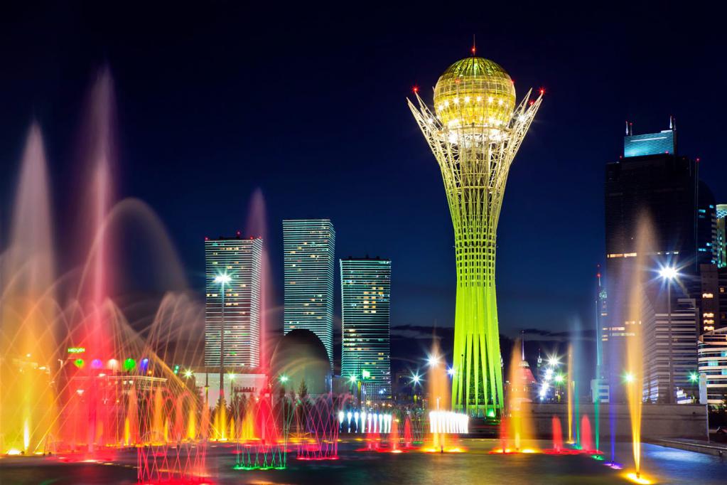 Астана: фонтаны на бульваре Нуржол