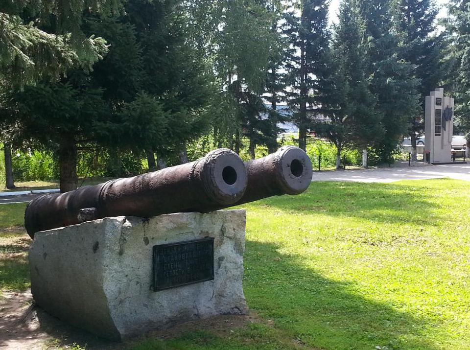 Памятник "Пушки Бийской крепости"