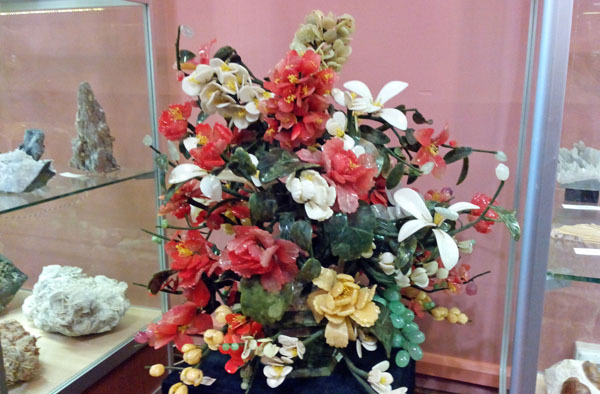 ваза из камней в музее