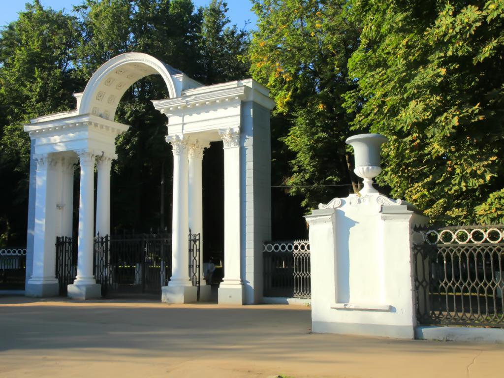 Парк Мира, ворота