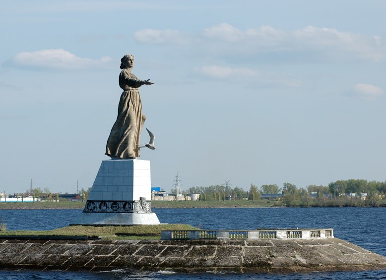 монумент "Мать-Волга"