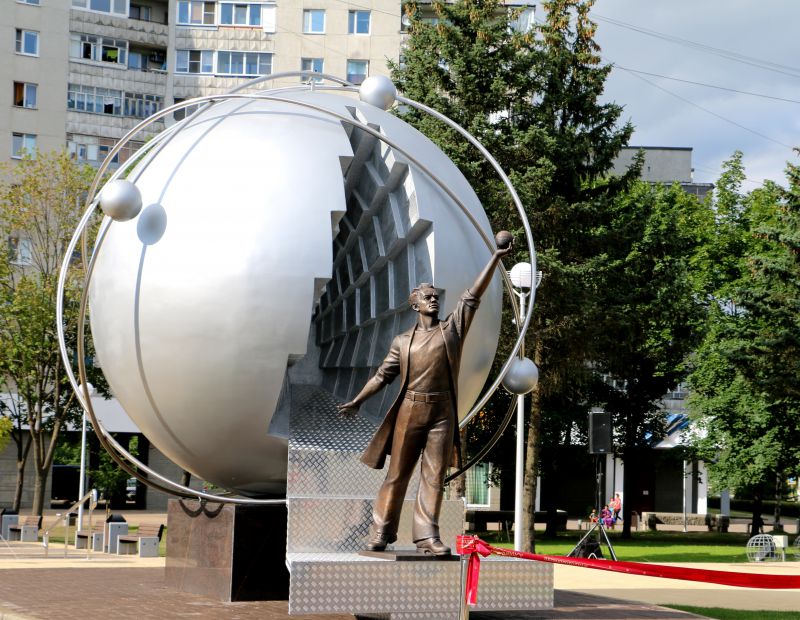 Памятник первопроходцам атомной в Обнинске