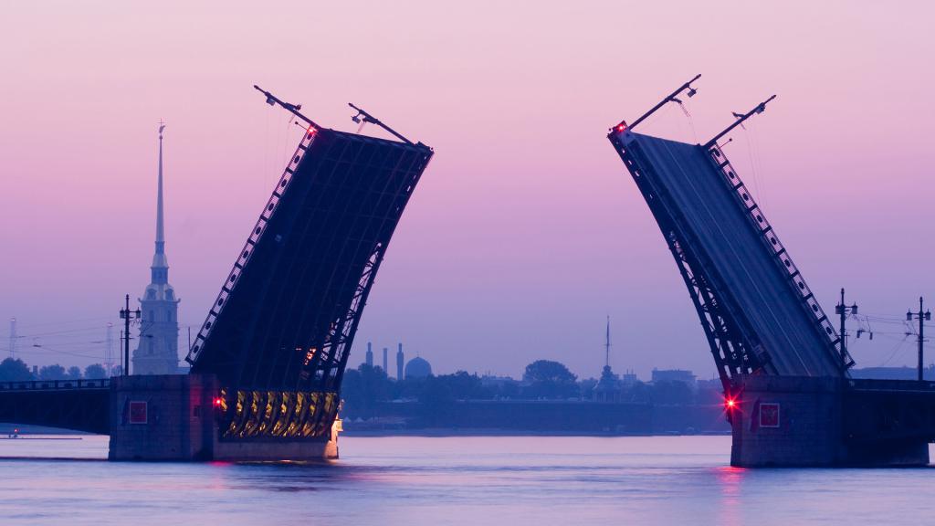Дворцовый мост в СПб