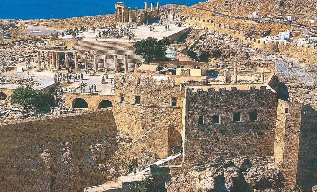 Сохранившиеся строения Акрополя