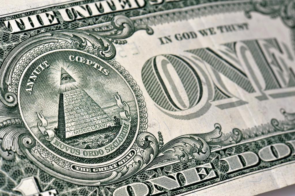 Изображение пирамиды на долларе