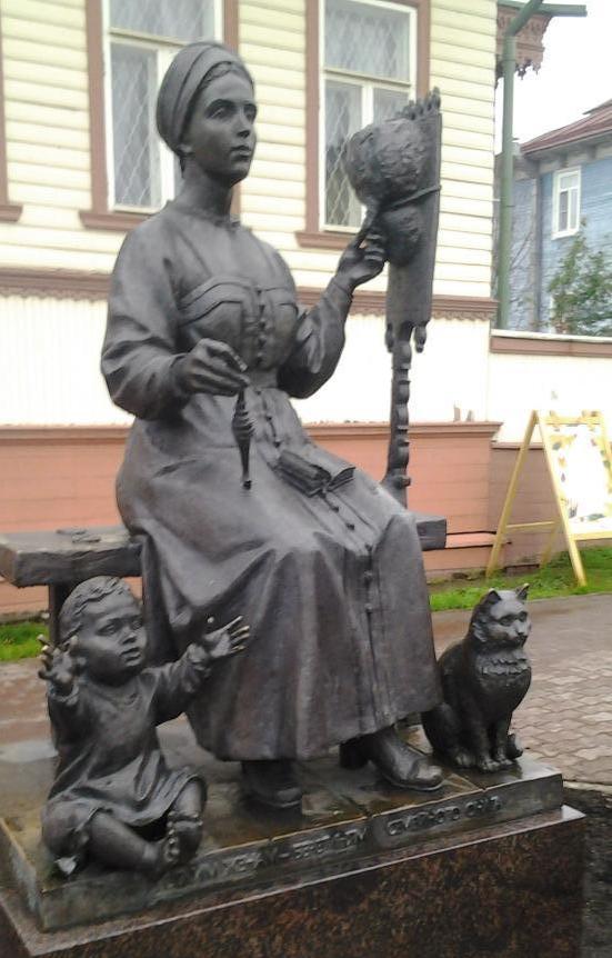Памятник русской жене