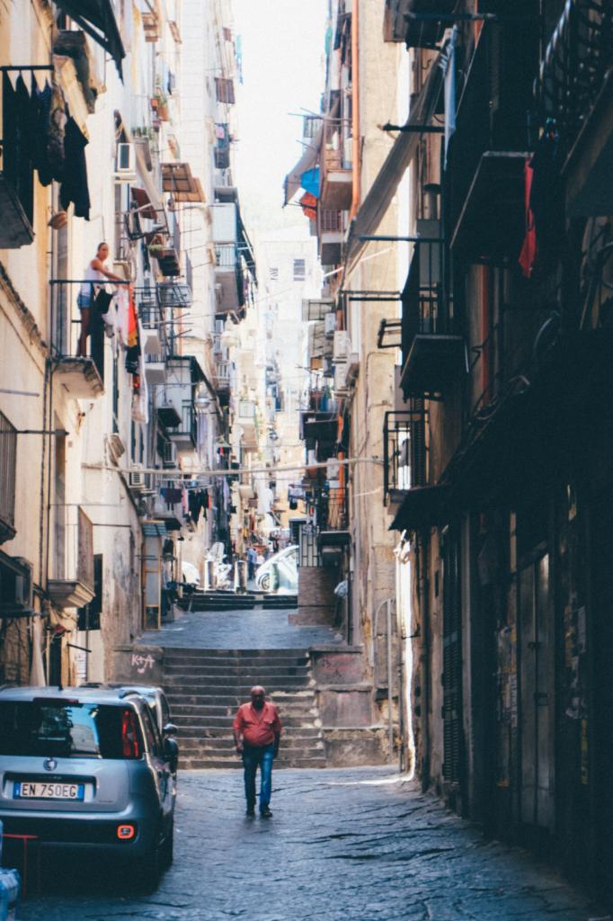 улица в Неаполе